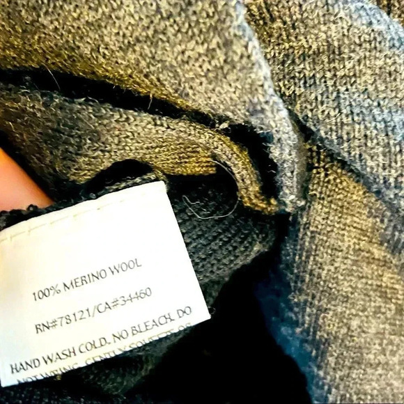 Eileen Fisher 100% Merino Wool Cardigan - Picture 6 of 6